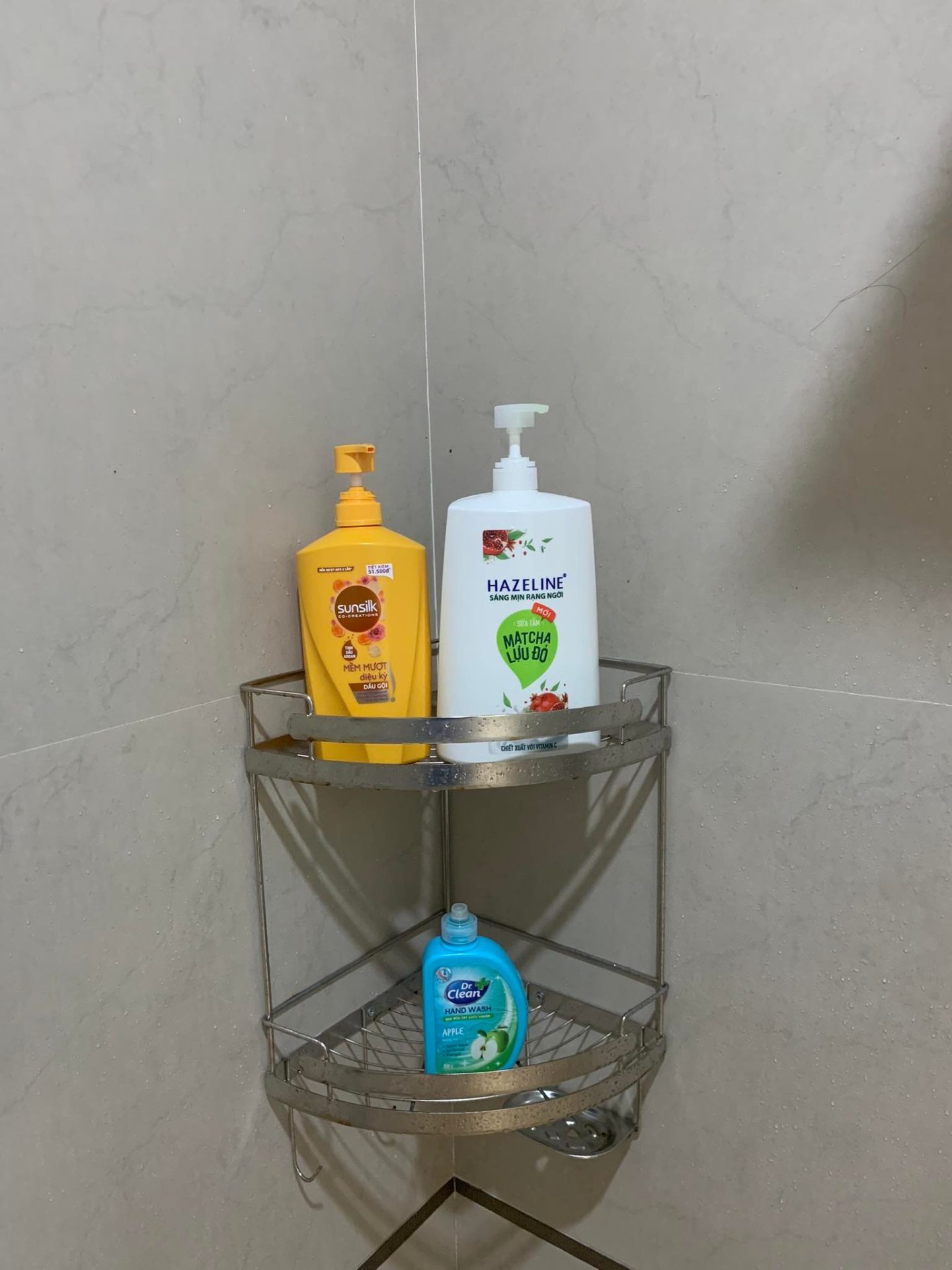 Khách sạn có trang bị đầy đủ đồ dùng phòng tắm