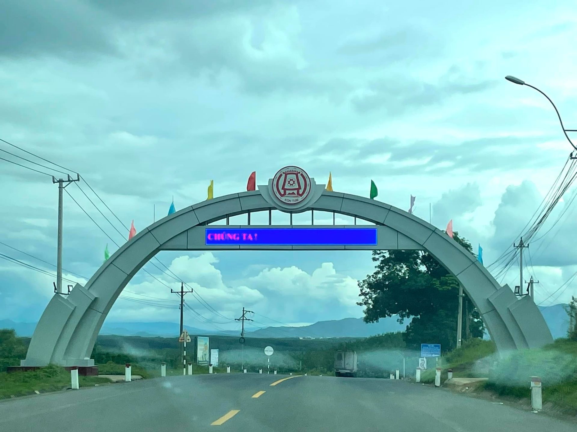 Cổng chào thành phố Kon Tum